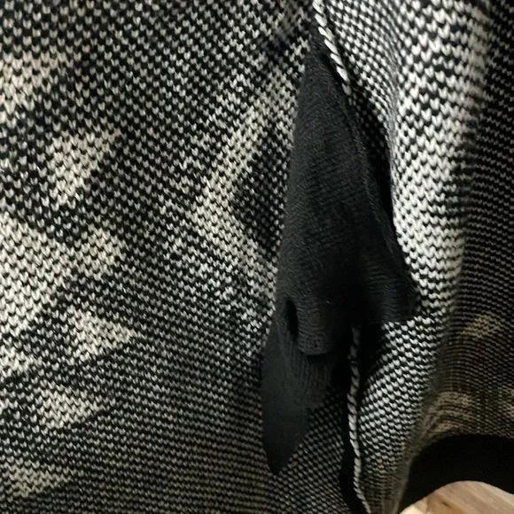 Blue Buttercup size large black and white Aztec cardigan with pockets - Picture 8 of 9